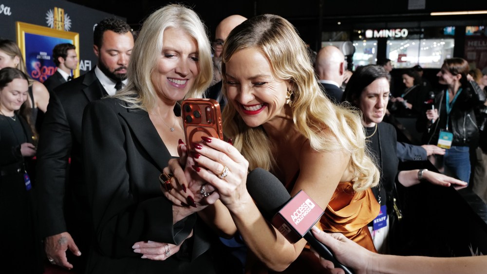 Kate Hudson salutes Neil Diamond at ‘Son Saint Bleu’ AFI Premiere