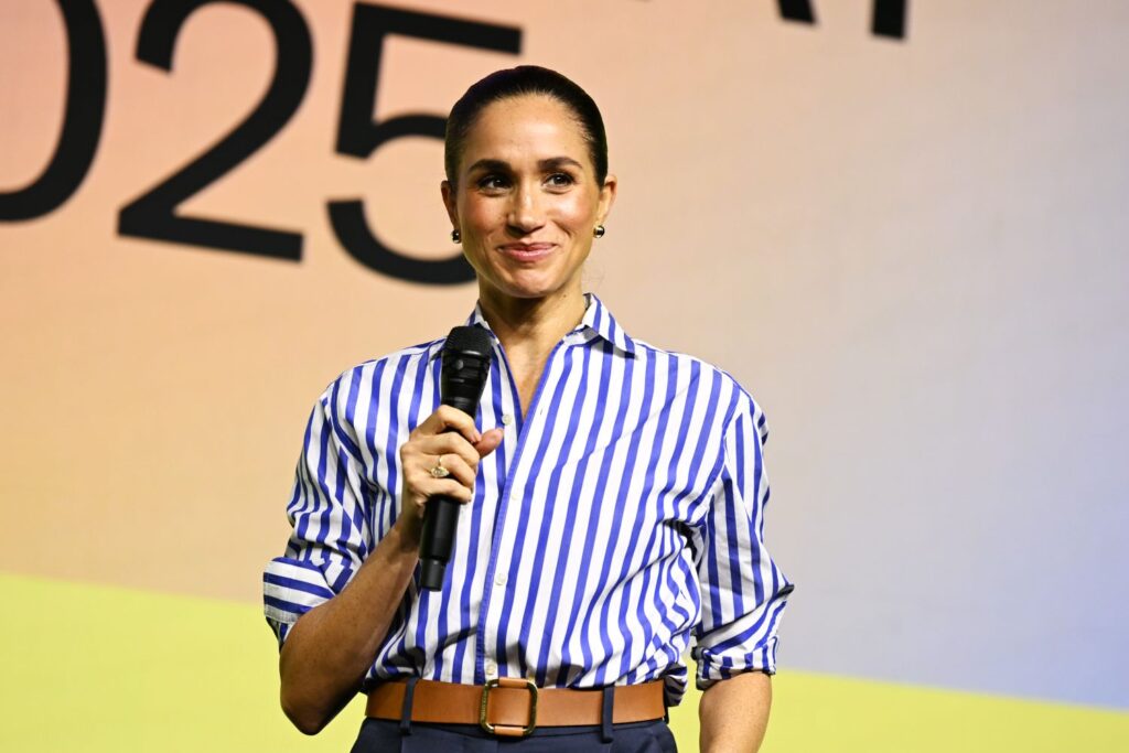 Meghan Markle’s travel uniform included a barn jacket, take a look