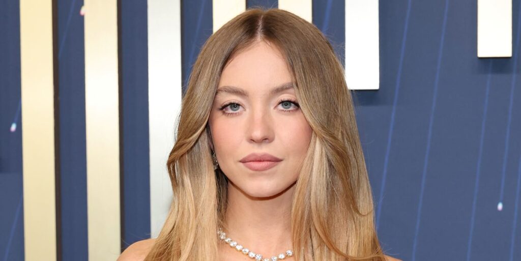 Sydney Sweeney reveals her short blonde bob transformation