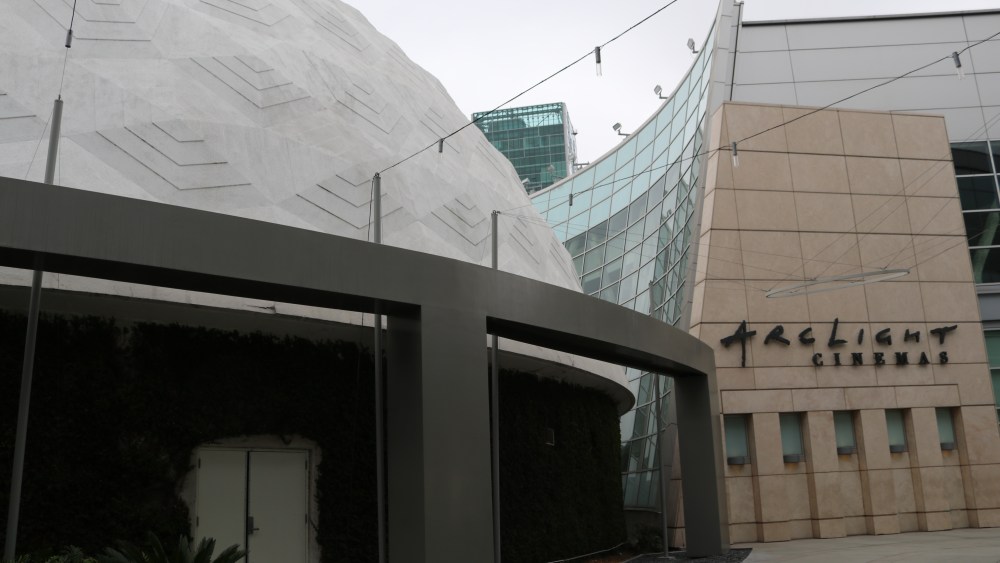 Cinerama Dome permit wins support from Hollywood Neighborhood Council