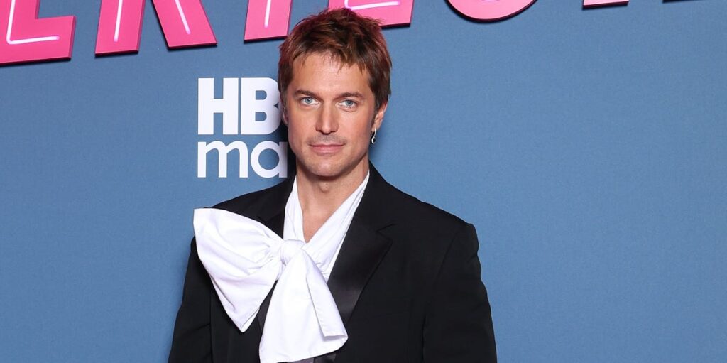 Lucas Bravo’s complete dating history