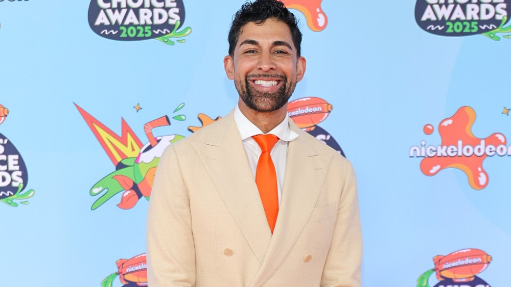 Fox Inks signs deal with Dahl Mann Studios for 40 scripted vertical shows on Holywater app