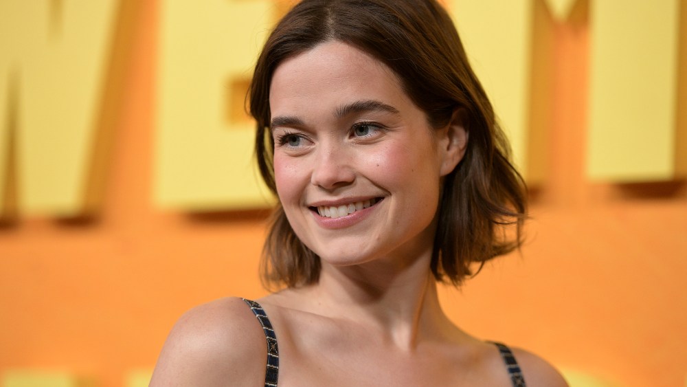 Sarah Catherine Hook talks about her romantic comedy debut in “People I Meet on Vacation”