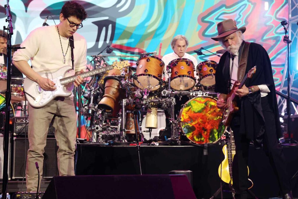 John Mayer, Grateful Dead fans pay tribute, honor Late Dead & Company bandmate Bob Weir