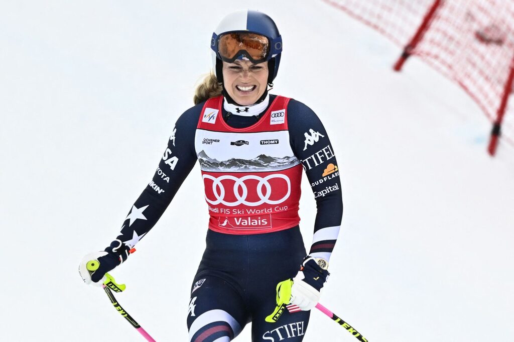 Lindsey Vonn is airlifted to hospital after crash in final race before Winter Olympics