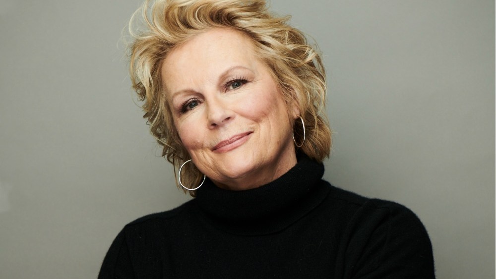Newport Beach celebrates Jennifer Saunders at UK-Ireland honors event