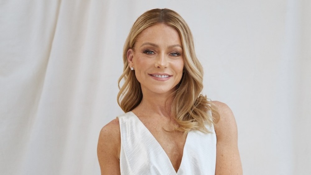 Kelly Ripa appears on ‘Live’ for 25 years, asks Oprah when she will leave prison