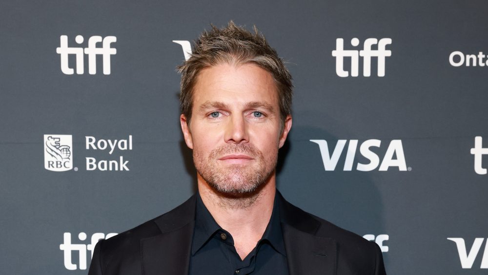 Stephen Amell to star in reboot of Fox’s lifeguard drama