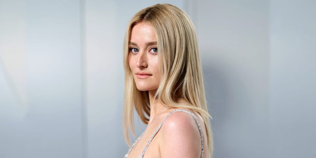 Sarah Pidgeon gives her best performance as Calvin Klein’s Carolyn Bessette Kennedy at the 2026 Vanity Fair Oscar Party