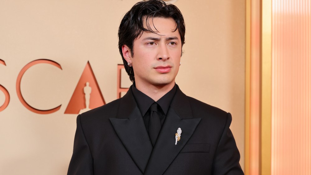 Hudson Williams previews ‘Heated Rivalry’ Season 2 ‘Sex’ at Academy Awards