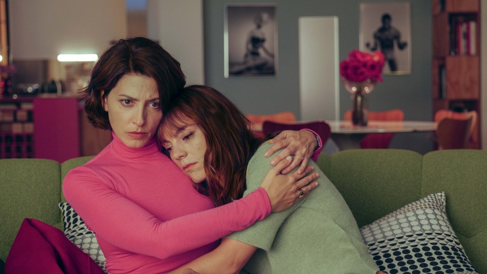 Pedro Almodovar’s “Bitter Christmas” receives positive reviews in Spain