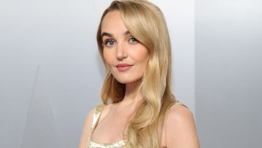 Chloe Fineman video edited, details of child’s pants removed by Vanity Fair