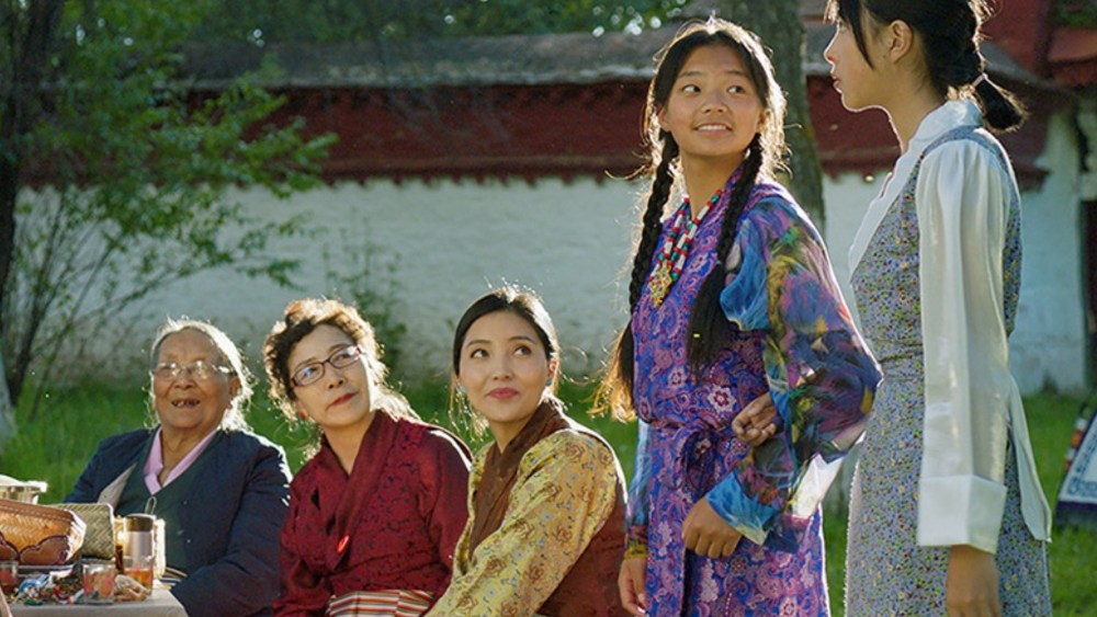 “Lingka Linka” wins grand prize at the 50th Hong Kong Film Festival