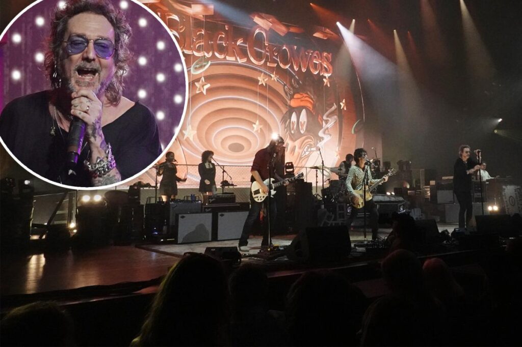 Black Crowes singer Chris Robinson boos after mocking Florida fans’ ‘USA’ chants