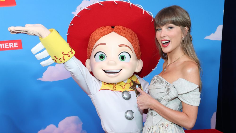 Taylor Swift’s “I Knew It, I Knew You” debuts at No. 1 on the Hot 100